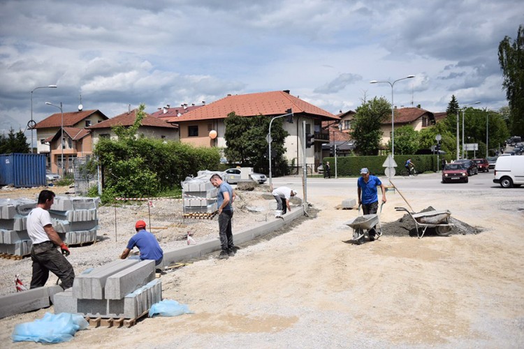Građani podijeljeni oko obustave saobraćaja kod "Sirana"