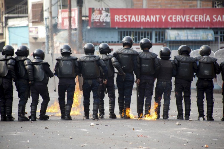 Policija rastjerala žute prsluke na početku protesta