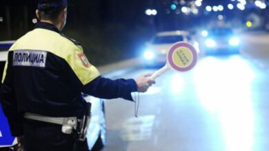 Napali policajce i psovali im majku