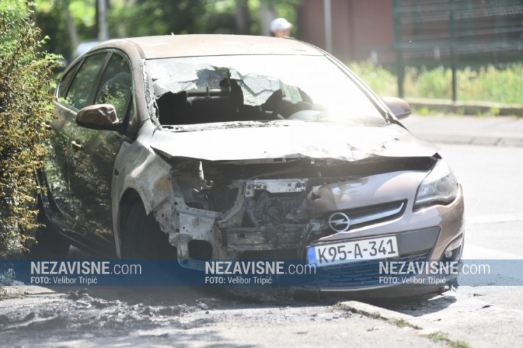 Zapalio se automobil u banjalučkom naselju Obilićevo