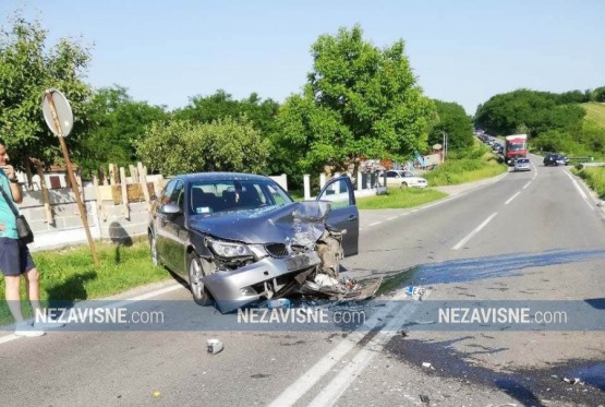Sudar dva automobila, obustavljen saobraćaj Bijeljina-Brčko