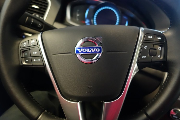 Volvo opoziva više od milion vozila