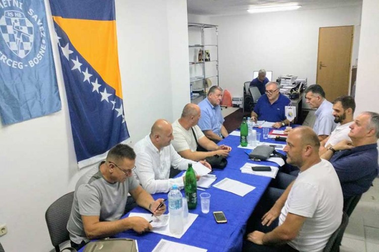 Rukometna liga BiH sa 17 klubova gasi požar