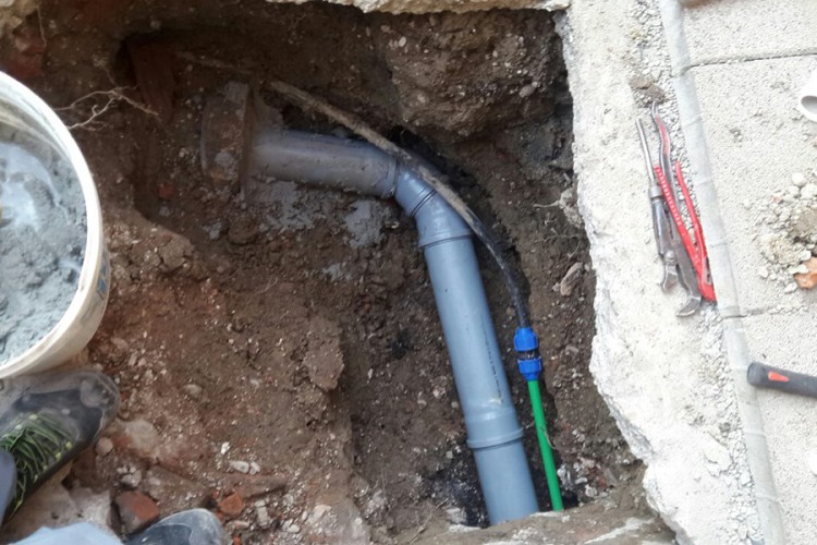 Banjalučanin zamjenu kanalizacione cijevi platio 1.370 KM!