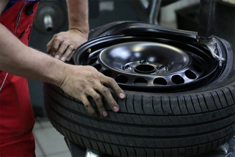 Evo kako provjeriti nivo istrošenosti gume na automobilu
