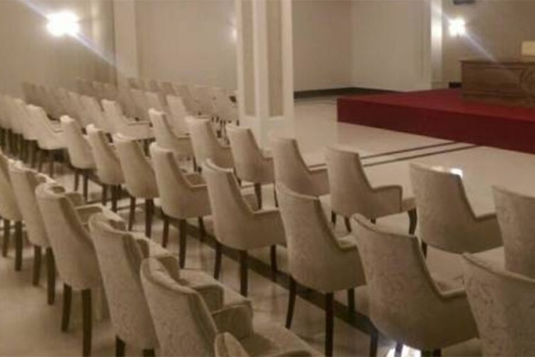 Godišnji odmori ispraznili i skupštinsku salu