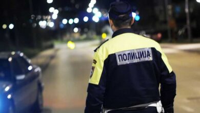 Napad u Srpcu: Policajcu iscijepao košulju