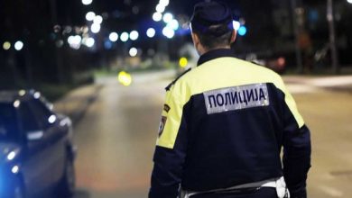 Napad u Srpcu: Policajcu iscijepao košulju