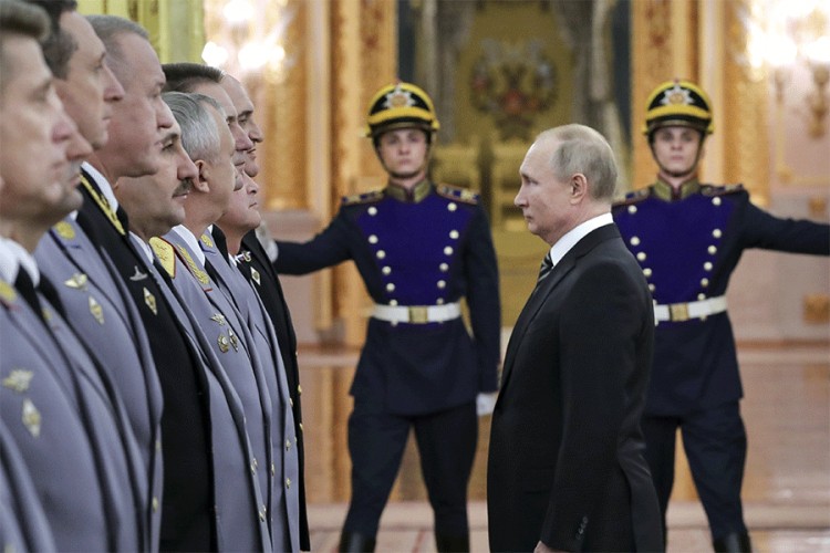 Putin: Jačamo odbranu, nikome ne prijetimo