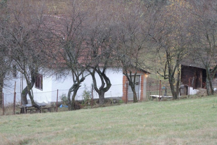 Ženi prerezao grkljan pa pokušao da se ubije