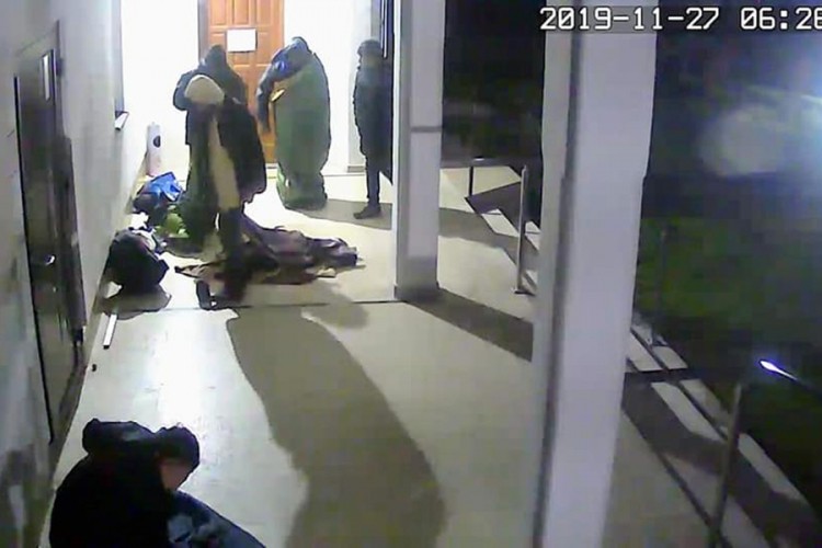 Migranti okupirali džamiju u Bosanskoj Otoci