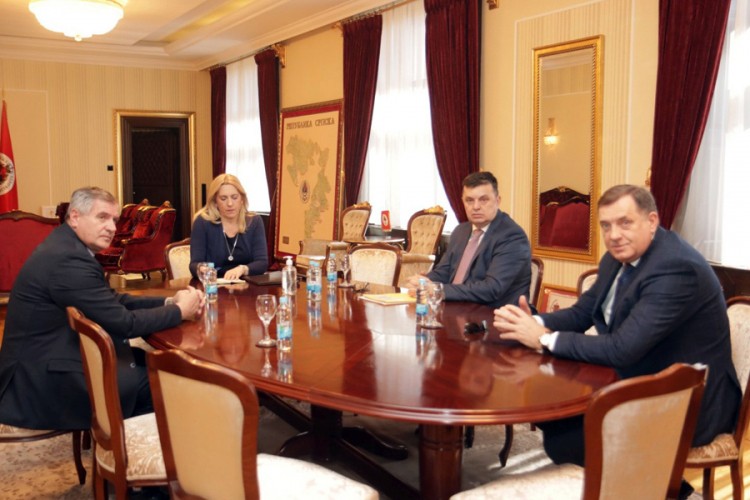 Upitno da li će biti nastave u RS do kraja polugodišta