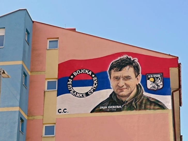 Mural komandantu Belih vukova u Istočnom Novom Sarajevu