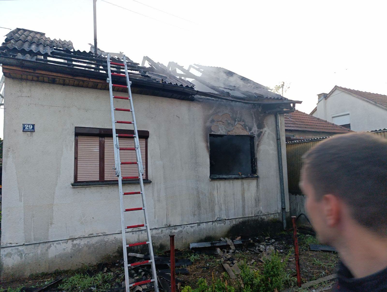 Četiri vatrogasne intervencije u Banjaluci, gorjela kuća u Jadranskoj ulici
