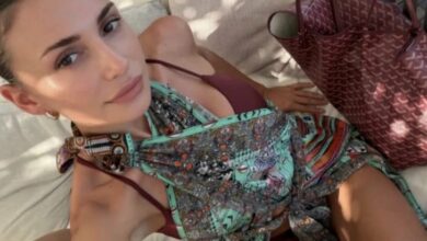 Emina Jahović pokazala prirodan izgled na plaži: Selfi bez šminke sa sinom