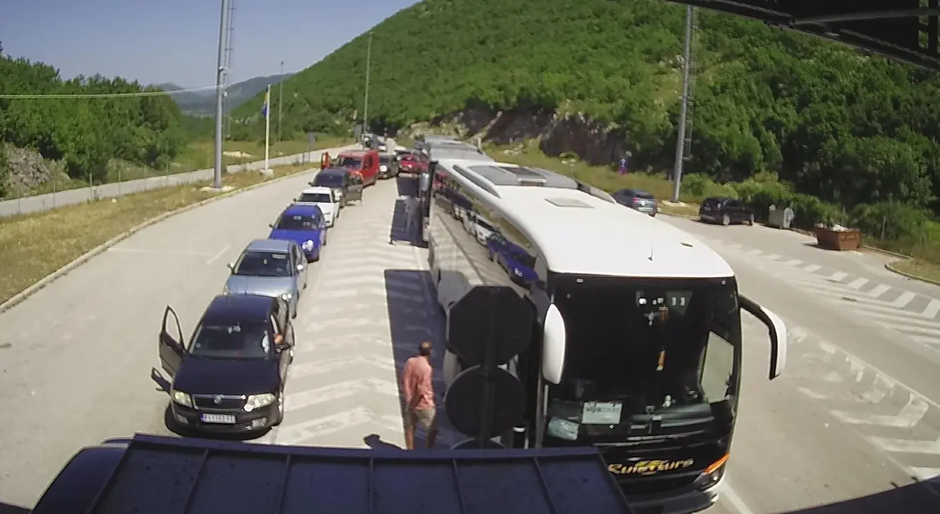 Pojačan saobraćaj na izlazu iz Bosne i Hercegovine: Najveća zadržavanja na Zupcima i Velikoj Kladuši