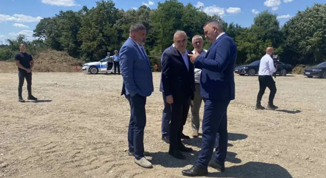 Ministar Minić i Stevanović obišli radove na autoputu kod Bijeljine: 274 miliona KM za dionicu prema Brčkom