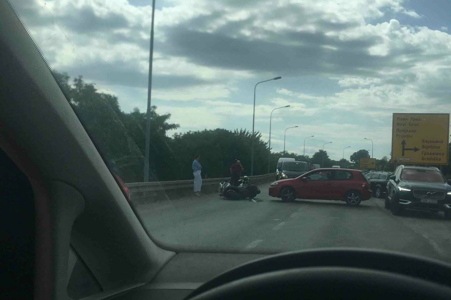 Novi sudar na ulazu u Banjaluku: Automobil i motocikl kod Prijedorske petlje