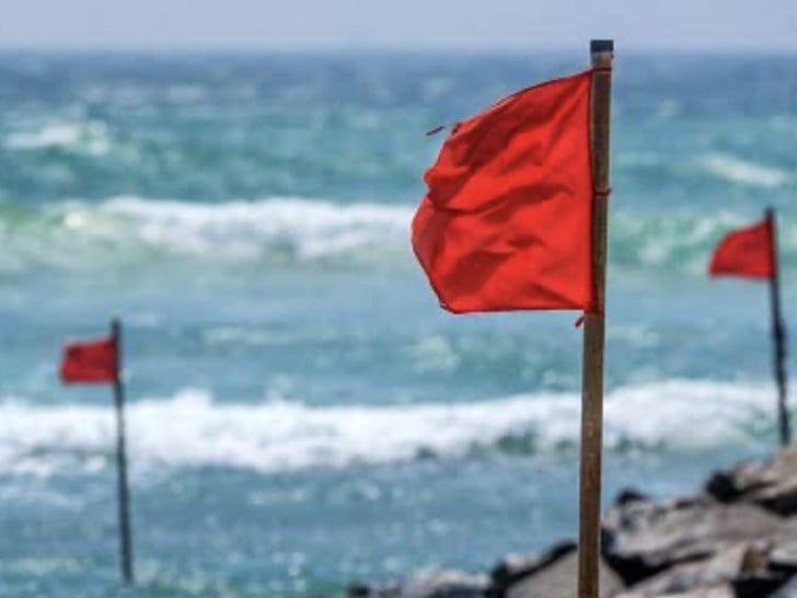 Zabranjeno kupanje na crnogorskim plažama zbog kanalizacije