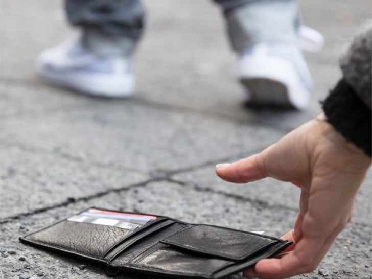 Časni Višegrađanin: Pronađenu torbicu s novcem i dokumentima predao policiji