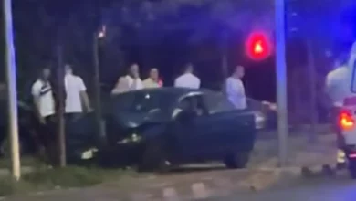 Sudar u Sarajevu: Automobil završio na banderi, dvoje povrijeđenih