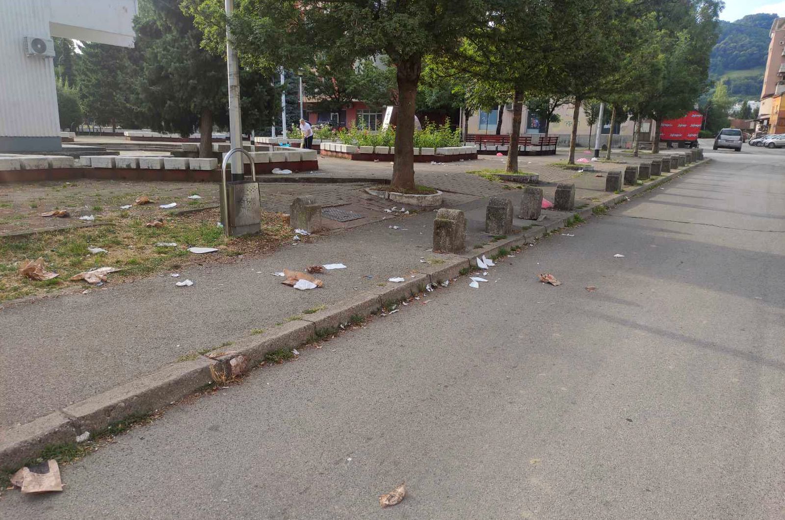 Banjalučani ogorčeni: Smeće u centru i nepoštovanje spomenika