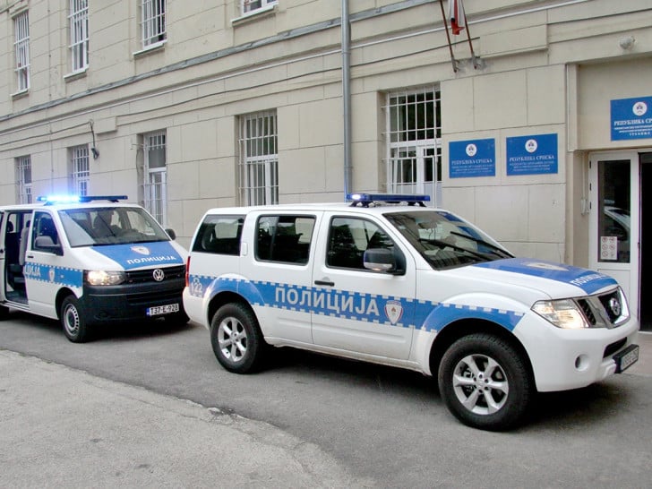 Užas u Trebinju: Muškarac nožem nasrnuo na policajca u stanici