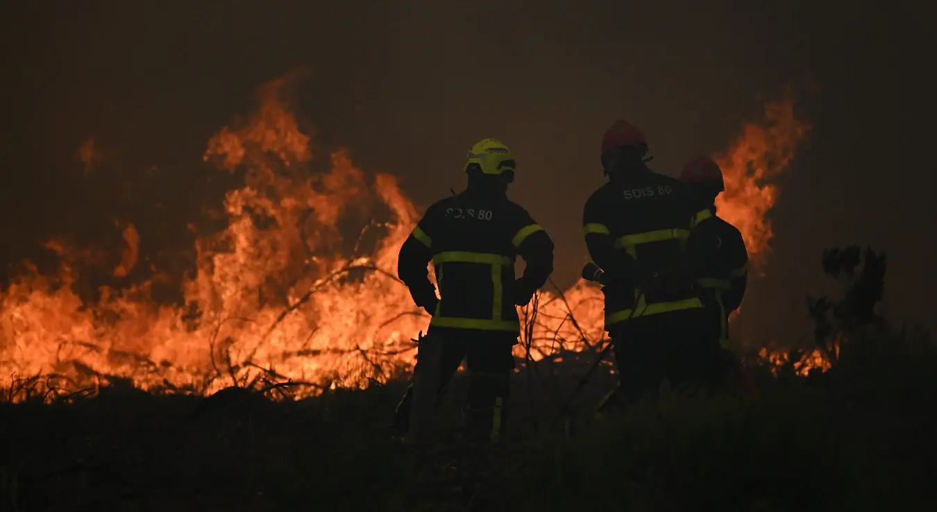 Španija zabilježila prvu smrt u šumskim požarima, borba se nastavlja