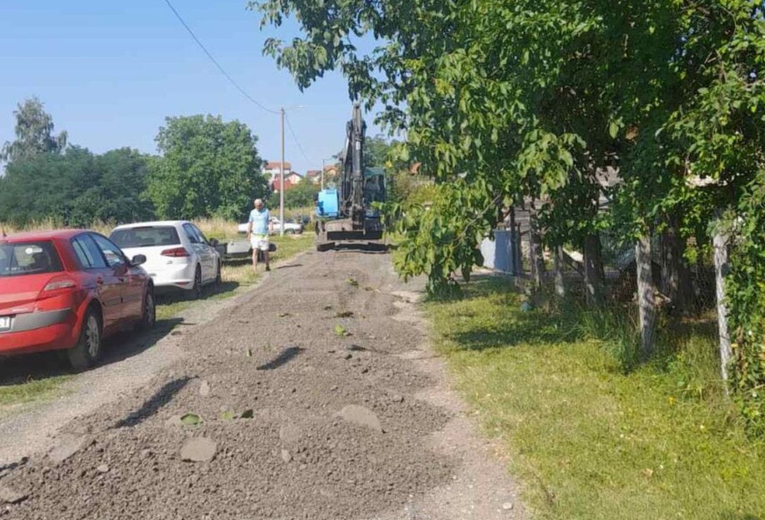 Stanovnici Rosulja sami asfaltirali ulicu, poručili gradskim vlastima: 'Nismo imali sluha'