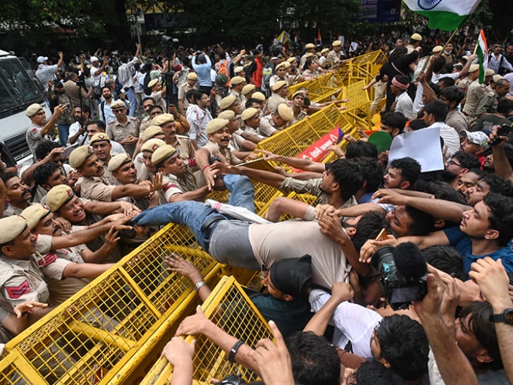 Sukobi u Nju Delhiju: Hiljade demonstranata zahtijeva ostavku ministra prosvjete