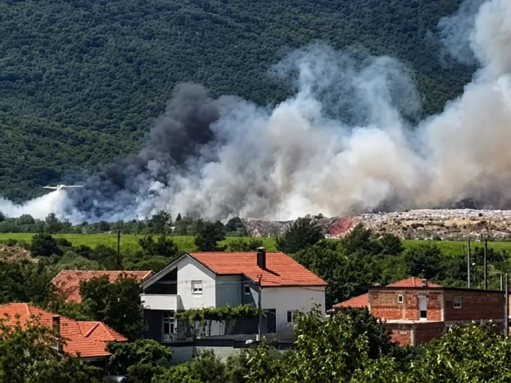 Šumski požar kod Mostara ne jenjava, u gašenju angažovani vazdušni bombarderi