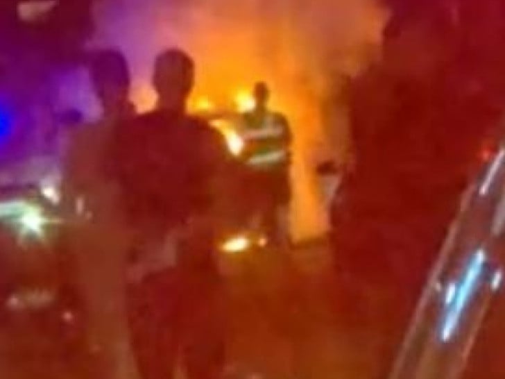 Drama u Goraždu: Automobil zahvatio plamen tokom vožnje, vozač jedva izbjegao povrede