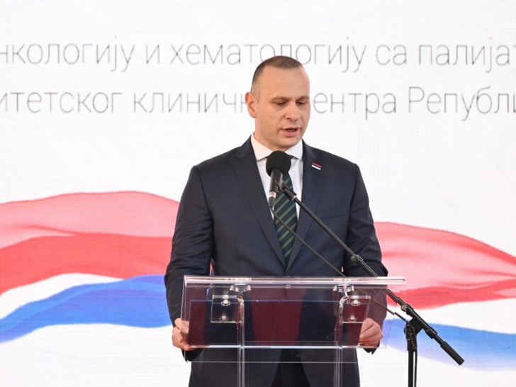 Uspješno uklonjen džinovski tumor srca minimalno invazivnom operacijom u UKC-u RS