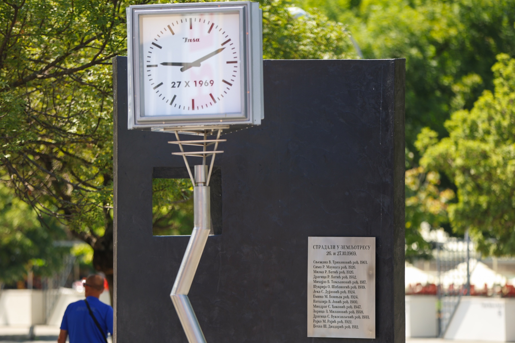 Nakon obnove Krivog sata postavljena spomen-ploča sa imenima stradalih