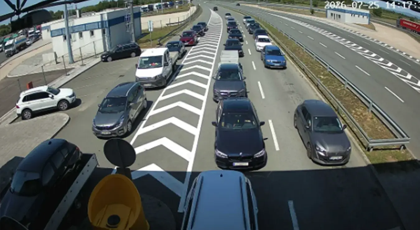 Pojačan saobraćaj na graničnim prelazima, očekuju se duža zadržavanja