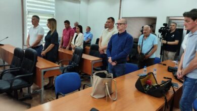 Komemoracija u Srebrenici: Srpski vijećnici odali poštu žrtvama, bošnjački ponovo izostali