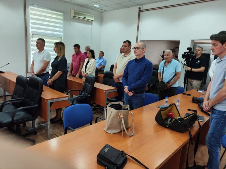 Komemoracija u Srebrenici: Srpski vijećnici odali poštu žrtvama, bošnjački ponovo izostali
