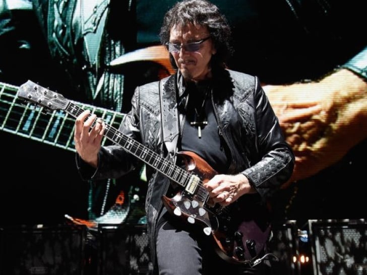 Toni Ajomi najavio solo album 'From the Dark'