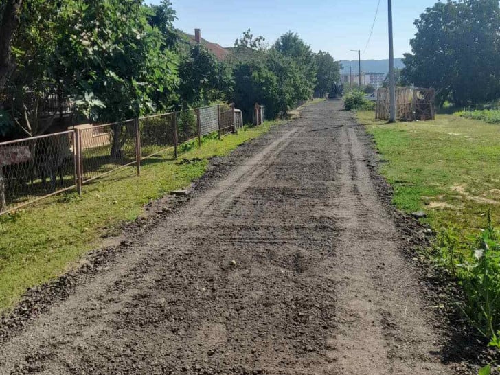 Stanari Rosulja samostalno sanirali dio ulice, nezadovoljni reakcijom Grada