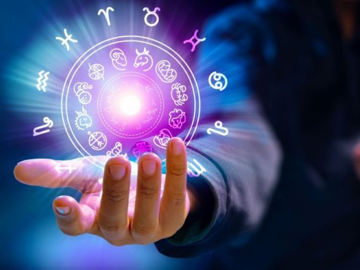 Astrološka vjernost: Zašto je prijatelj rođen u znaku Vodenjaka neprocjenjiv dar