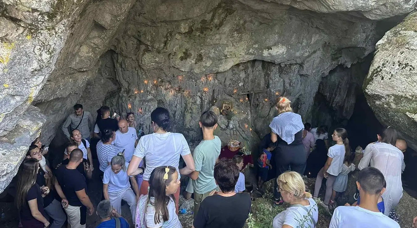 Tradicionalno hodočašće vjernika do Pavlove pećine kod Trebinja