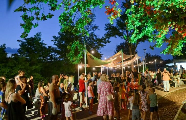 Prvo veče „Julskih muzičkih večeri“ okupilo brojne posjetioce na obali Vrbasa