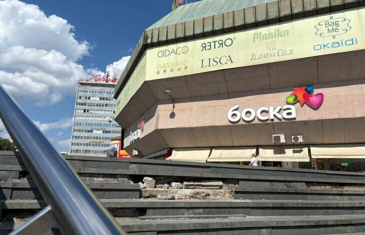 Oštećene stepenice na Trgu Krajine prijete sigurnosti Banjalučana