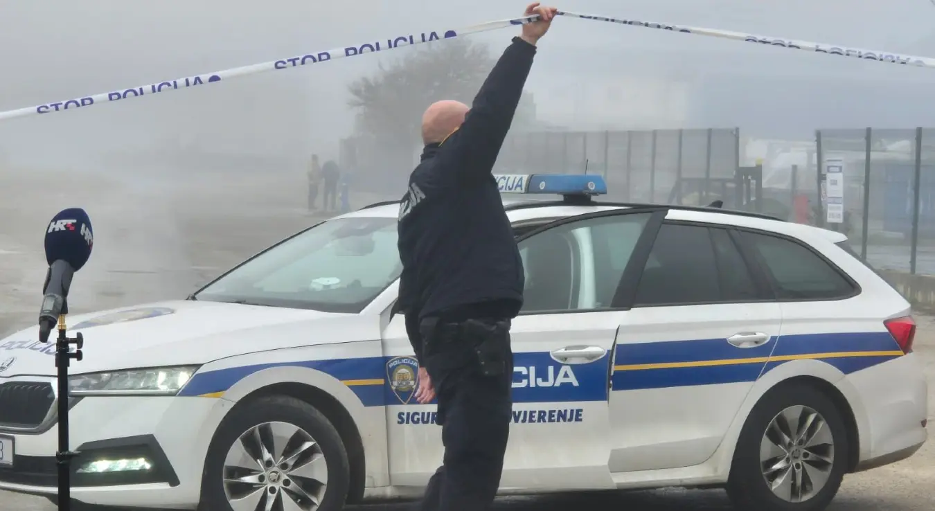 Stravičan sudar kod Obrovca: Dvije osobe poginule, automobili letjeli u zrak