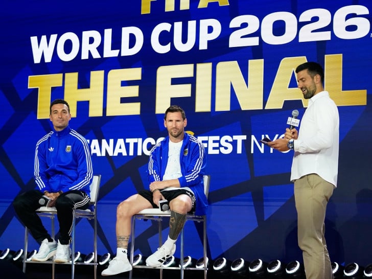 Novak Đoković zamijenio reket mikrofonom: Intervjuisao Mesija na Fanatic Festu u Njujorku