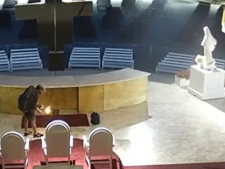 Snimljen napadač koji je zapalio oltar u Međugorju, uslijedio niz incidenata