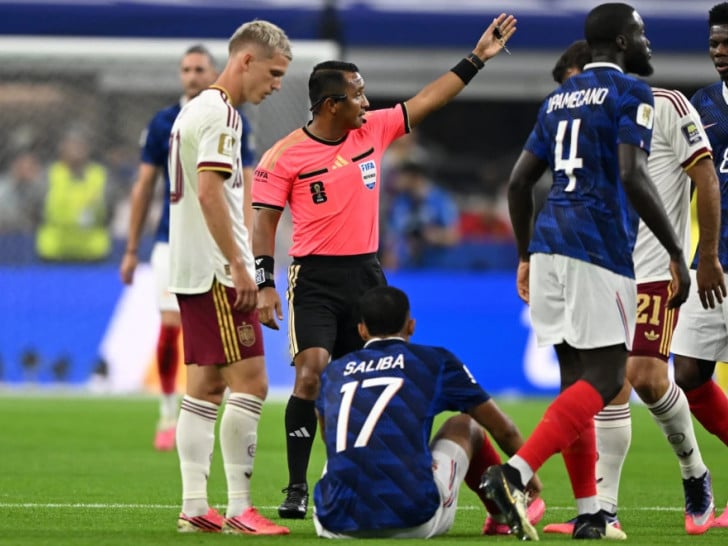 Saliba na duže vrijeme van terena zbog problema s leđima