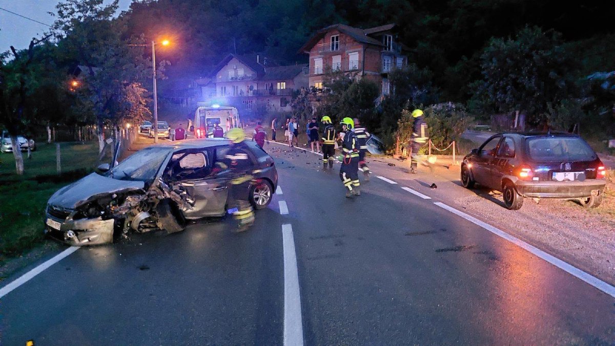 Automobil sletio u kanal u Saračici, jedna osoba povrijeđena