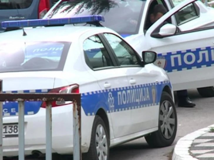 U sudaru motocikla i automobila kod Trebinja dvojica muškaraca teško povrijeđena