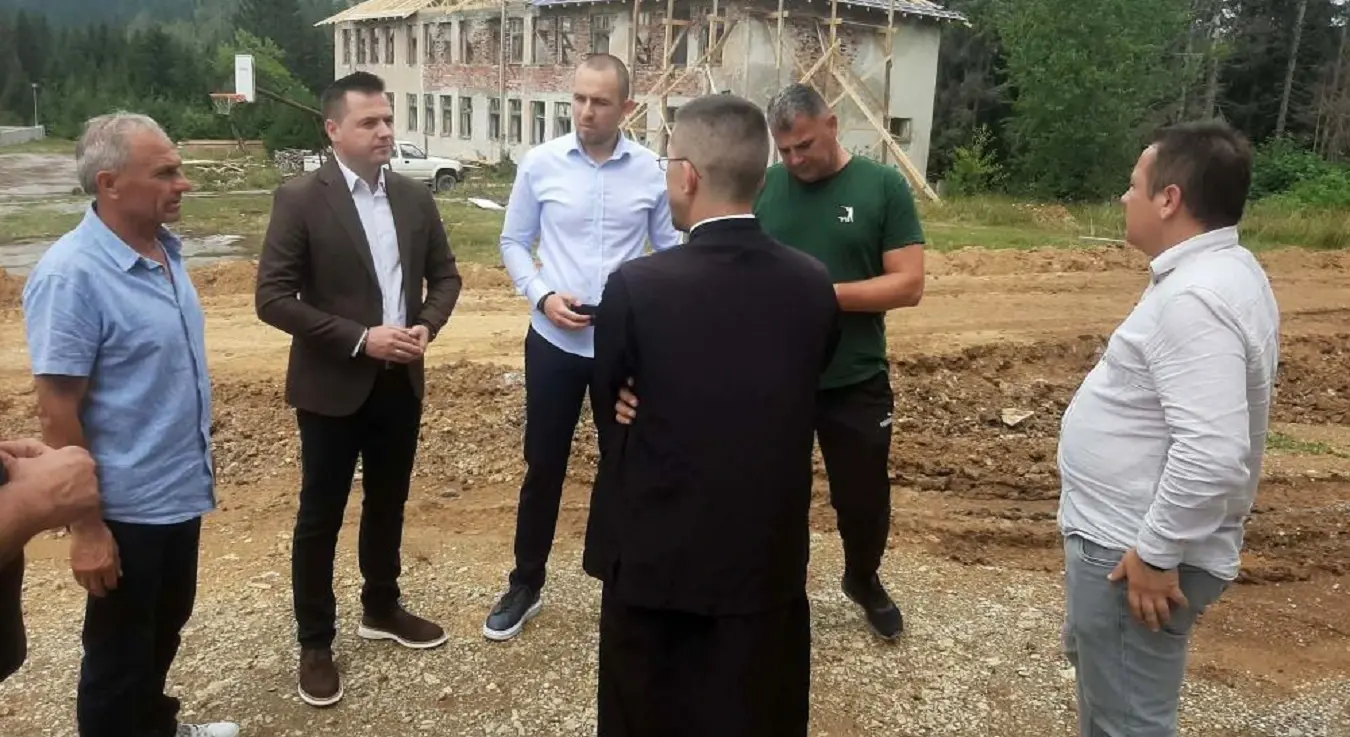 Milan Vukadinović u Zavaitu: Ulaganje u školu, crkvu i put donosi preporod zapostavljenom kraju